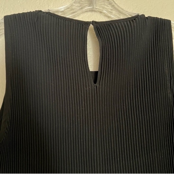Catherine Malendrino High Neck Pleated Sleeveless Blouse Size: S - Picture 6 of 8